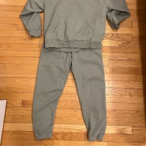 Aritzia TNA Cozy AF sage green sweatpants Large